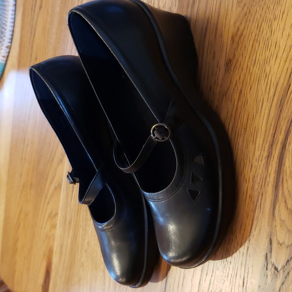 Like new Clarks size 6